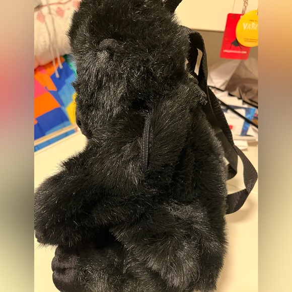 Like New plush gorilla kids backpack - Picture 6 of 7